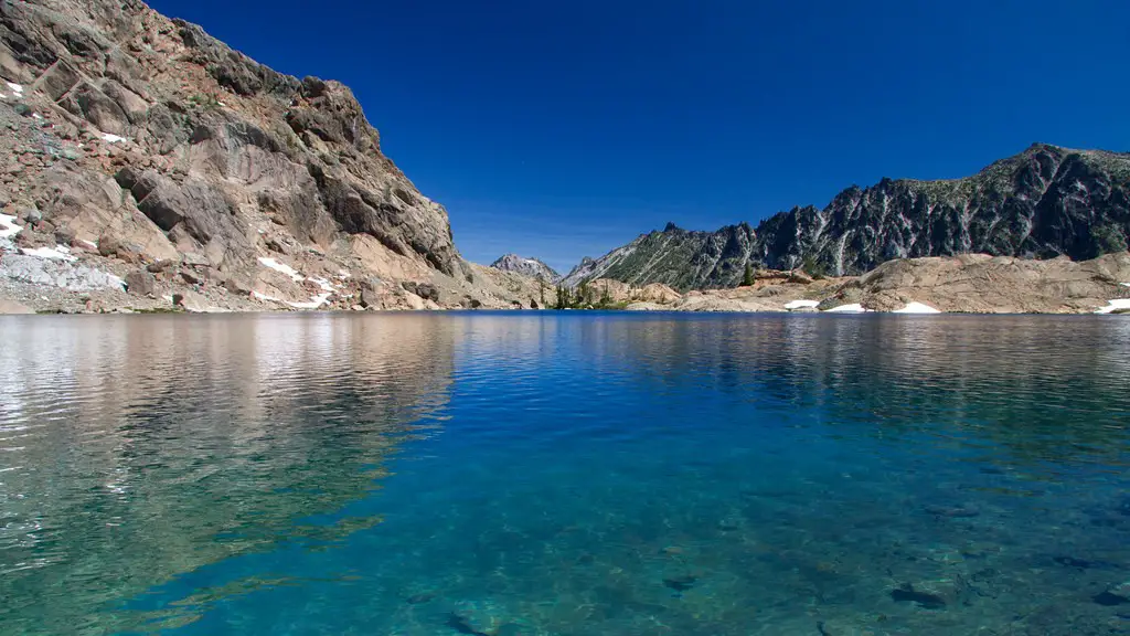 Can i get to water at crater lake?