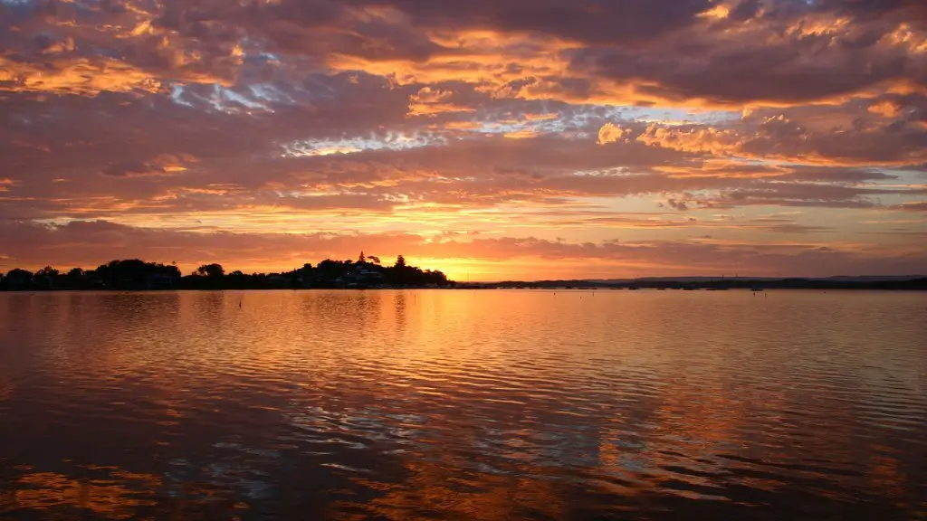 How many miles is crater lake from salem oregon?