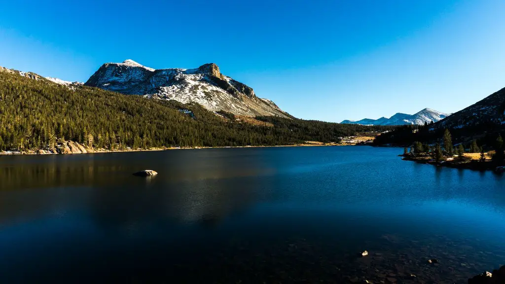 Can you swim in crater lake in oregon?