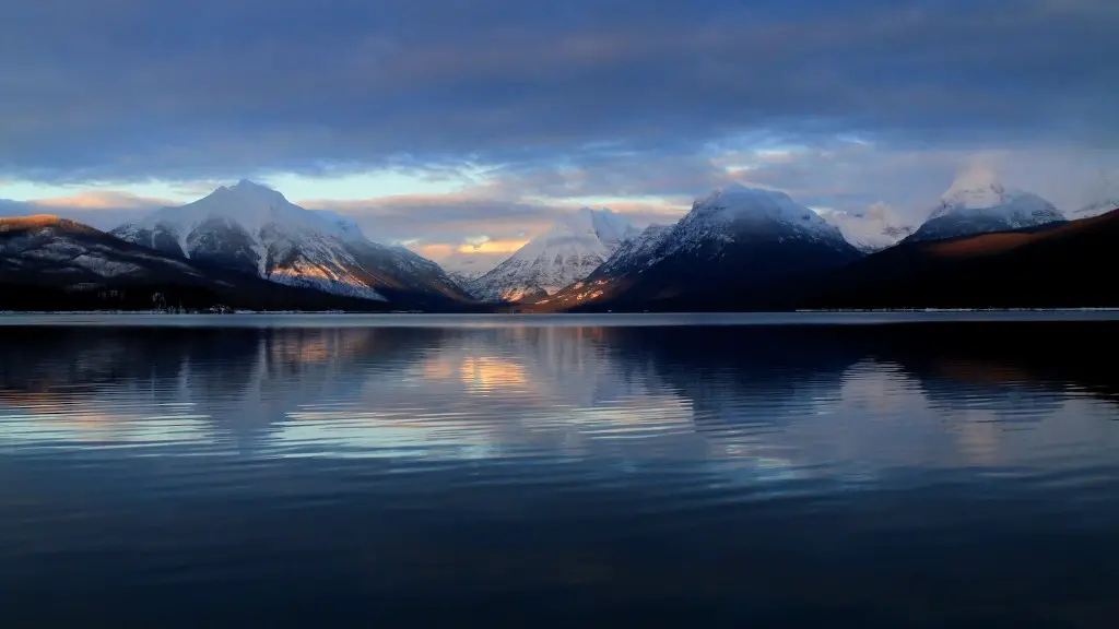 How deepnis crater lake?