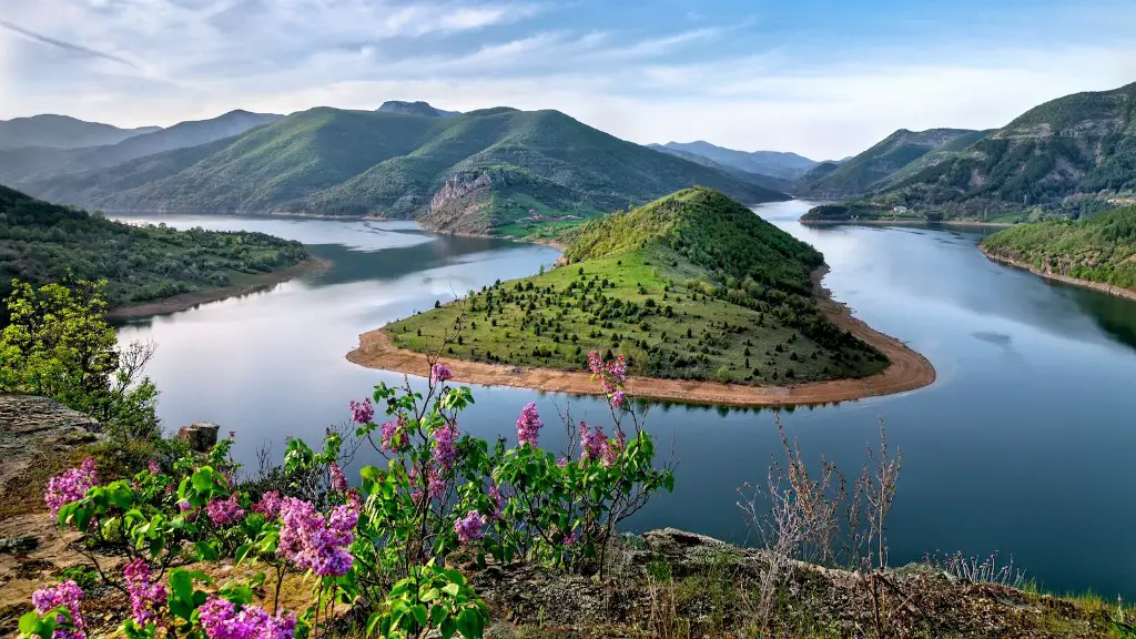 What town is near crater lake?