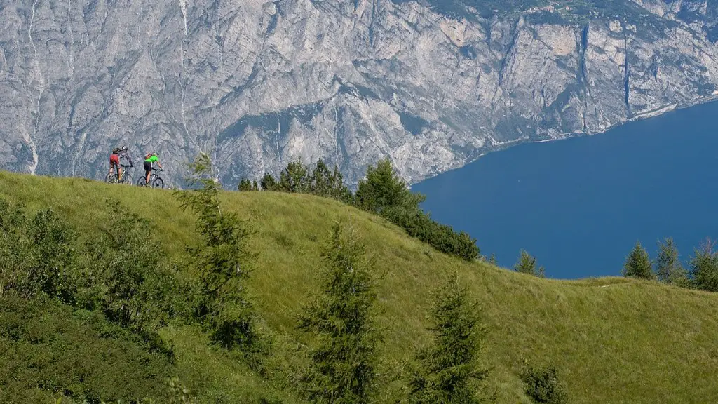 Does crater lake have a high altitude?