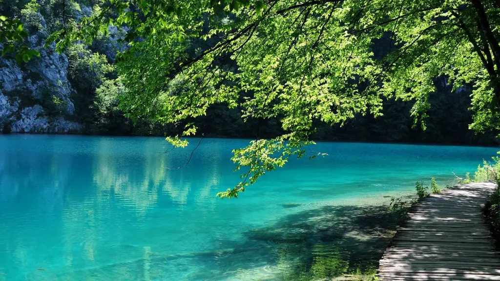 How many gallons of water are in lake michigan?