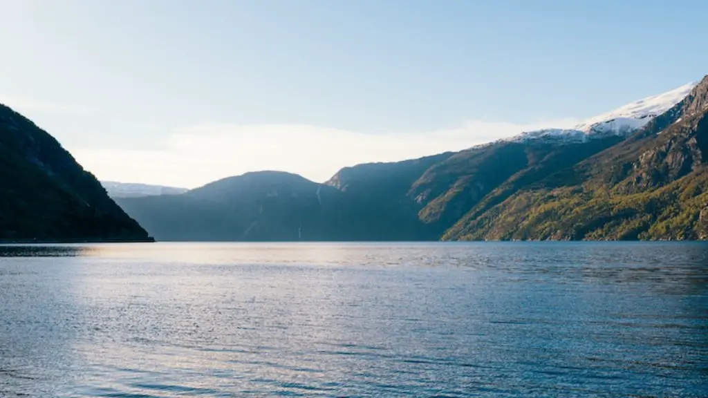 How deep is crater lake and lake tahoe?