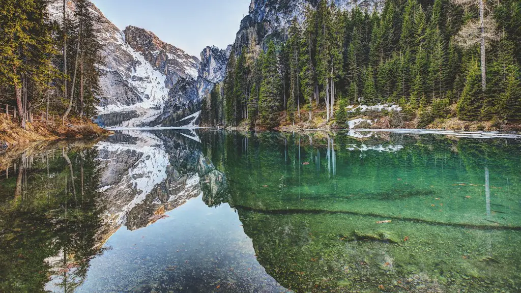 How far from sunriver to crater lake?