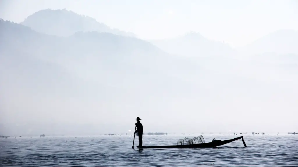 Can you paddleboard on crater lake?