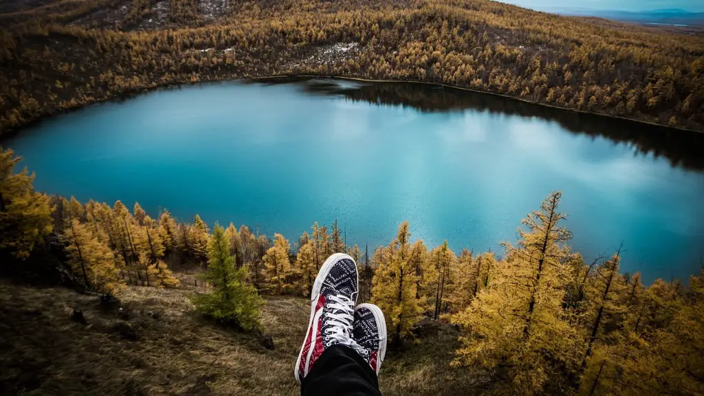 Can i get to water at crater lake?