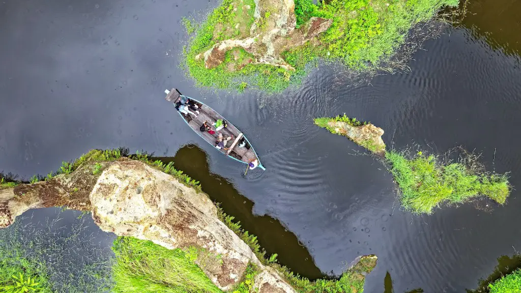 Can i get to water at crater lake?