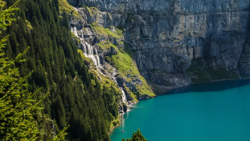 How far is the chetco bar fire from crater lake?