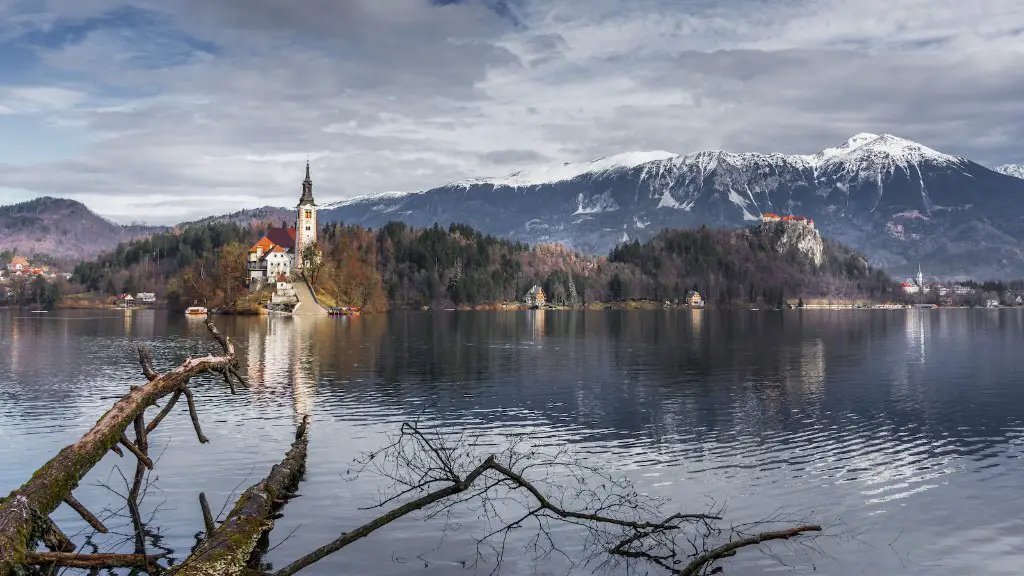 How far is olympia washington to crater lake in oregon?