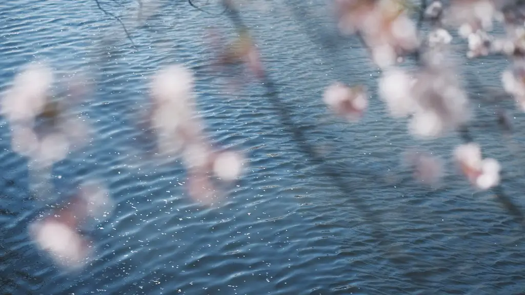 Is loch ness a mile deep?