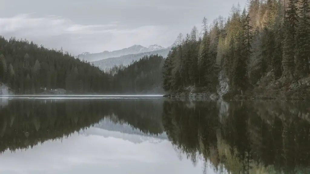 How big around is crater lake?