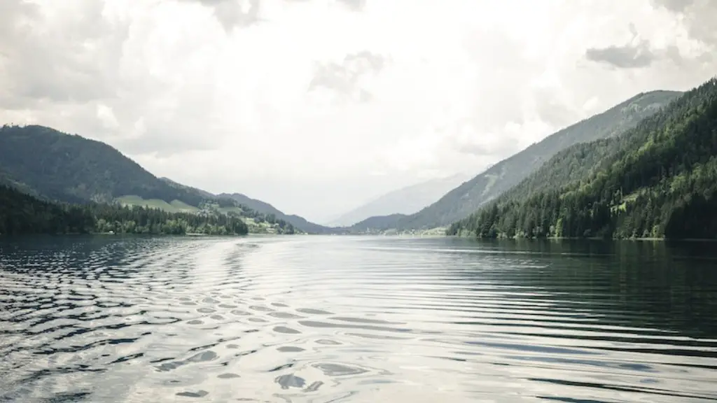 What temperature is the water in lake michigan?