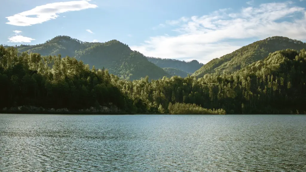Can you water ski in crater lake?
