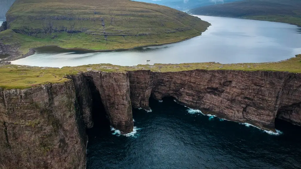 How far from happy valley to crater lake?