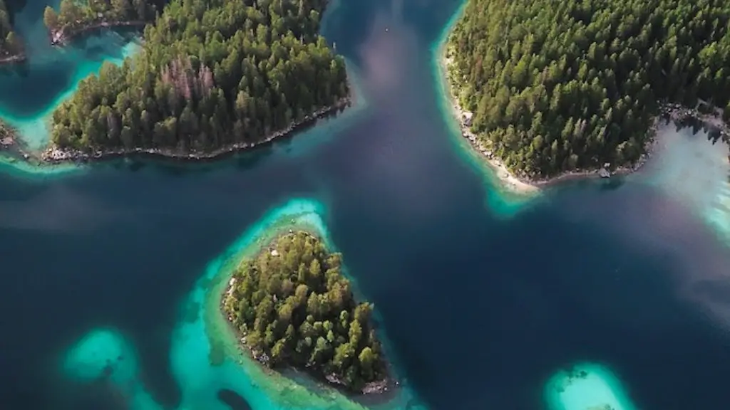 How many miles across lake michigan to wisconsin?