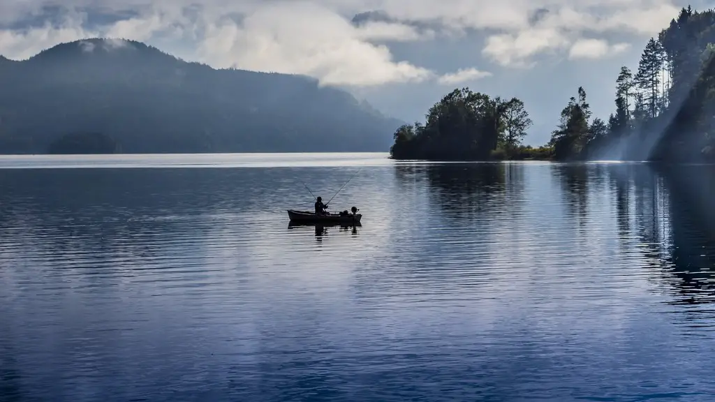 Can u kayak in crater lake?