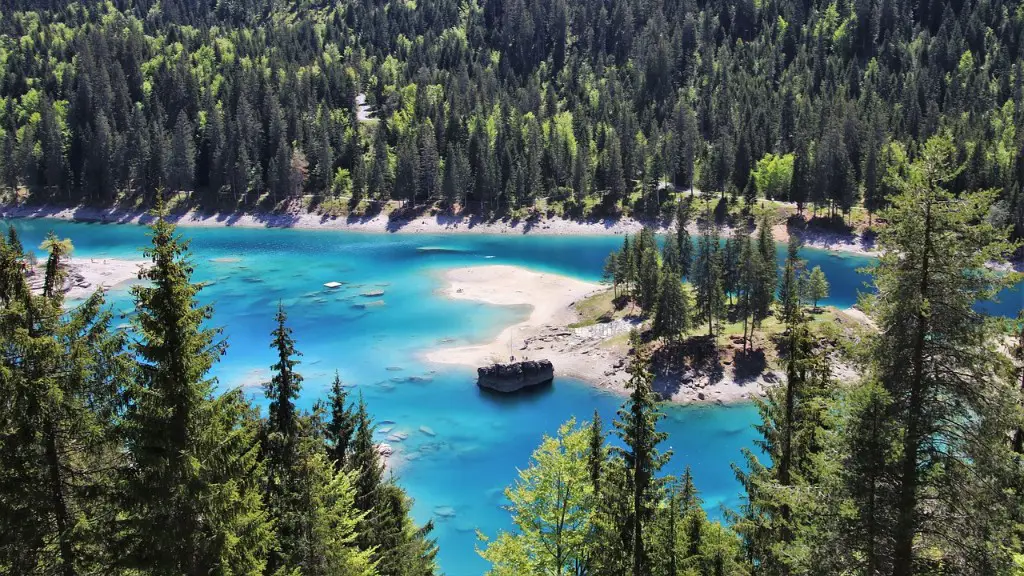 Where crater lake is located?