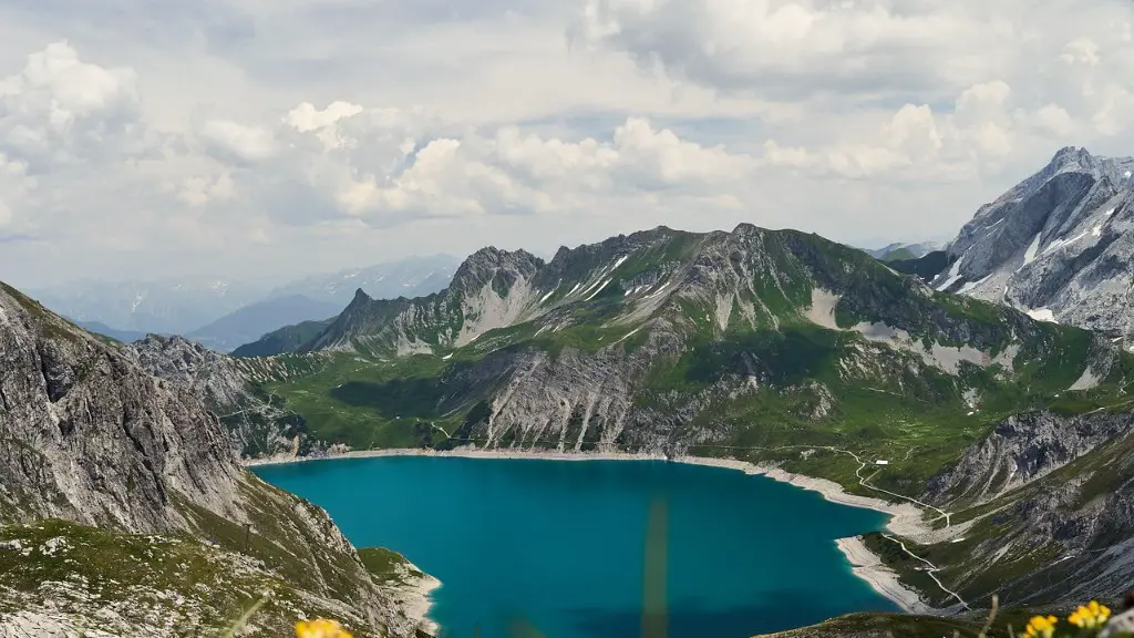 How deep can you see in crater lake?