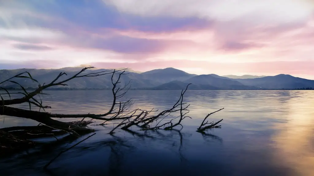 Where is crater lake in yellowstone?