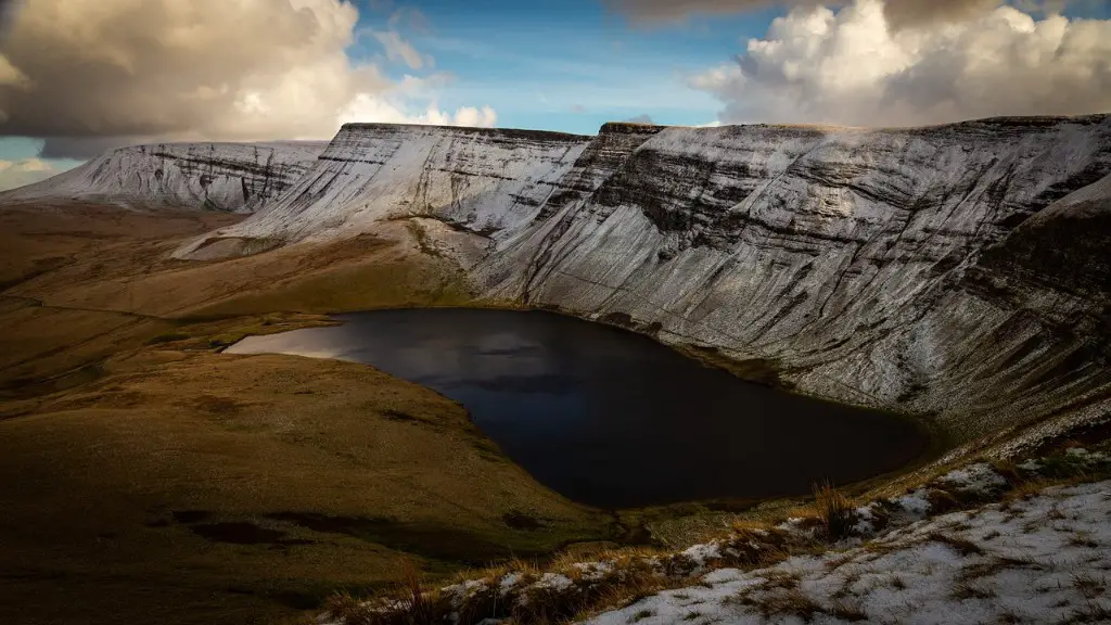 Can you see crater lake in late march?