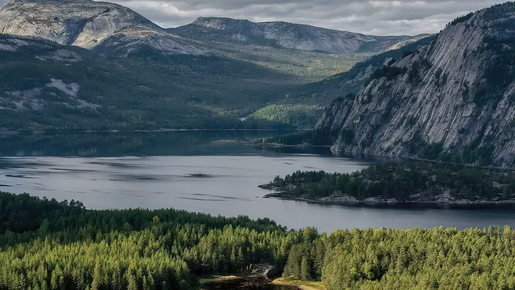 Where is crater lake located images?