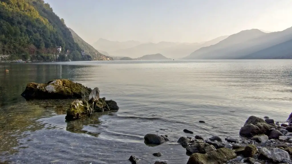 Are tehre fish in crater lake?