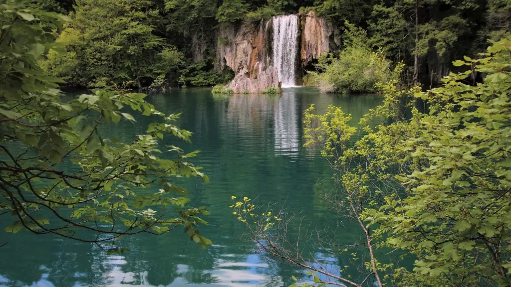 Can you swim in taal crater lake?