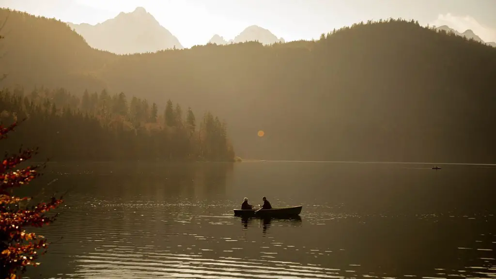 How far is the drive around crater lake?