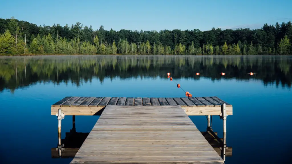 How much water evaporates from lake michigan each day?