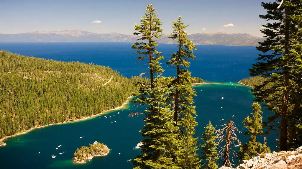 How far is crater lake to crescent city?