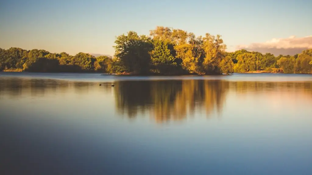 Can you run around crater lake?