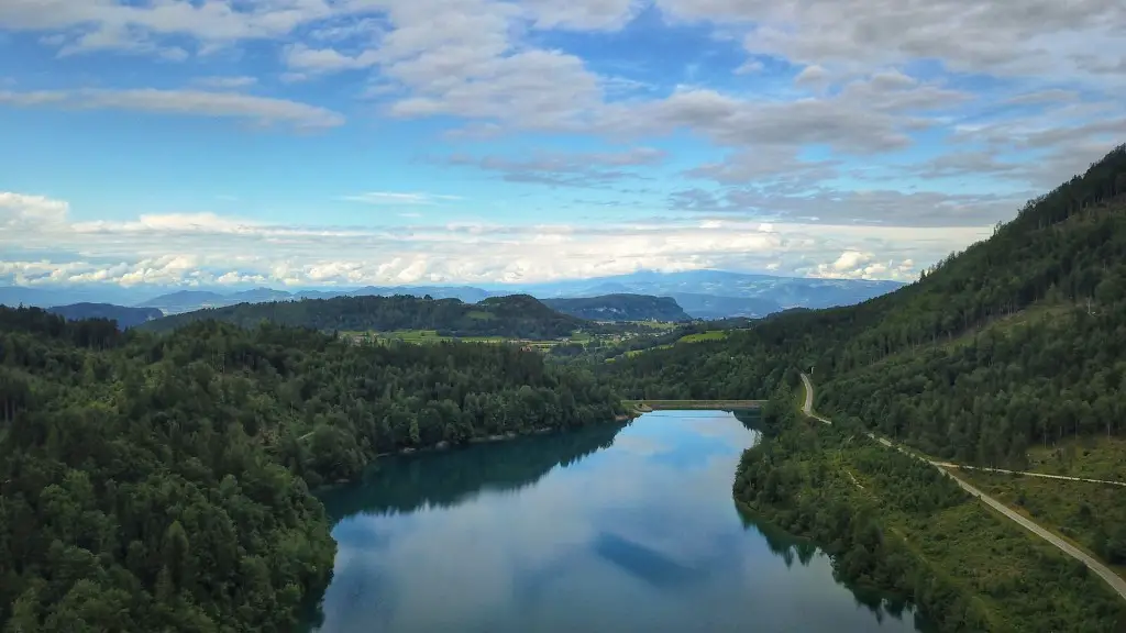 Why is crater lake so clear?