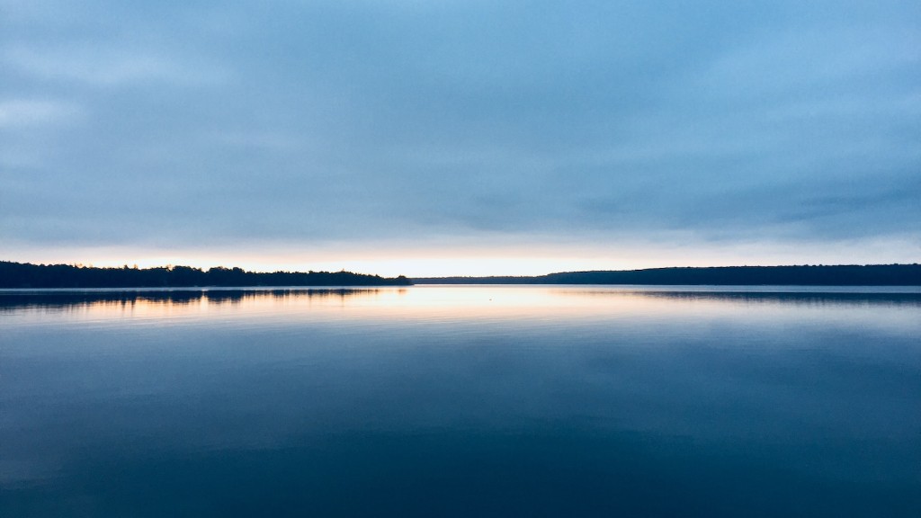 How deep is crater lake in portland oregon?