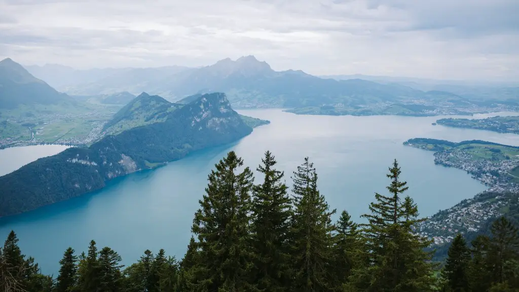 Can you swim in crater lake in oregon?