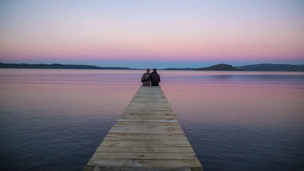 How big is crater lake in acres?