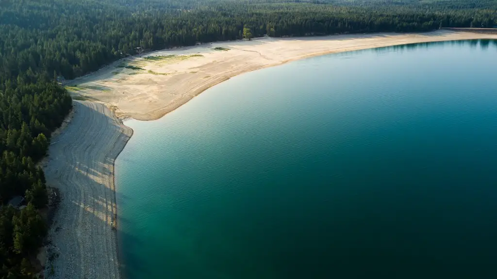 What are the structures in lake michigan?